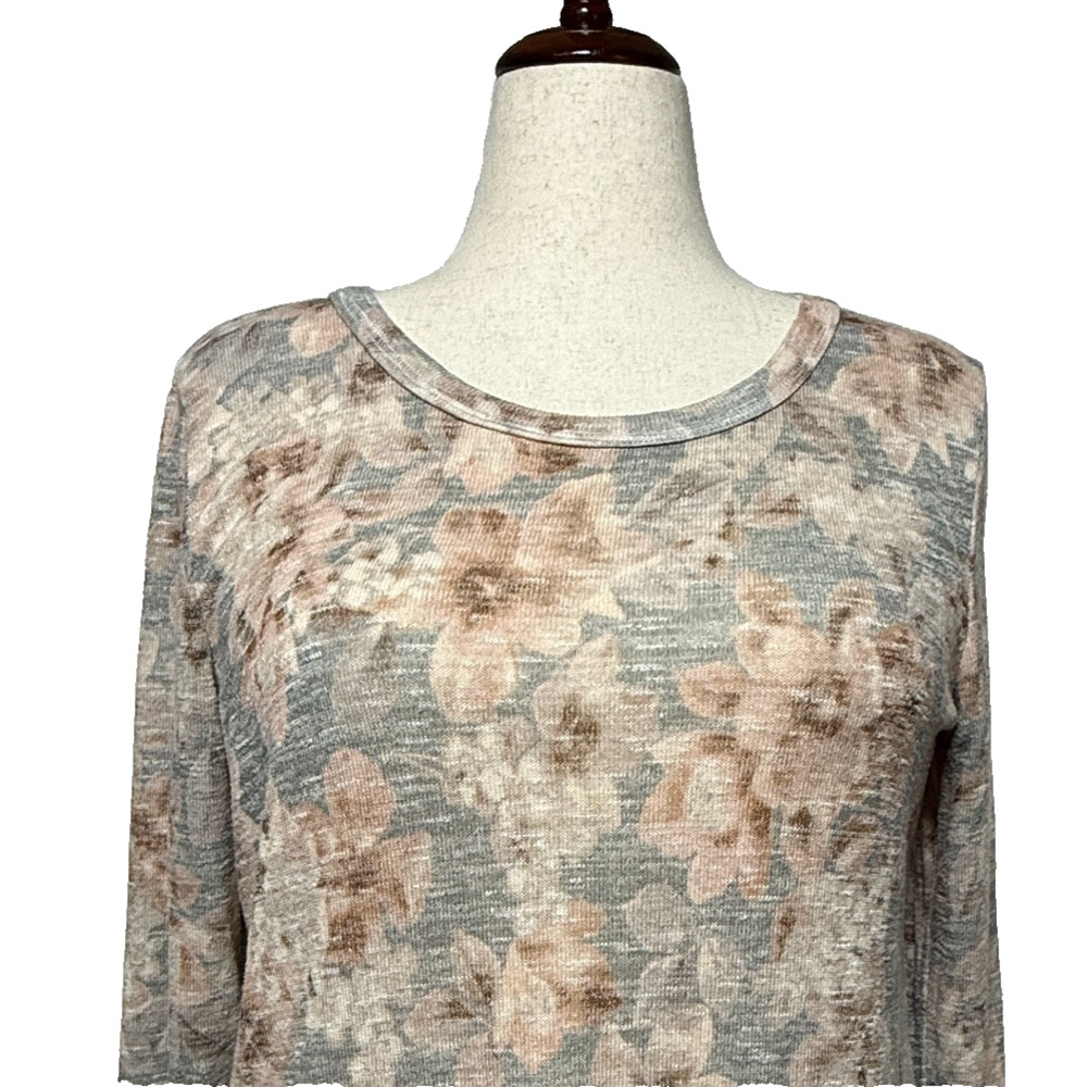 Rose & Olive Top XL Pink Gray Floral Hi Low Faux Back Button Detail Stretch
